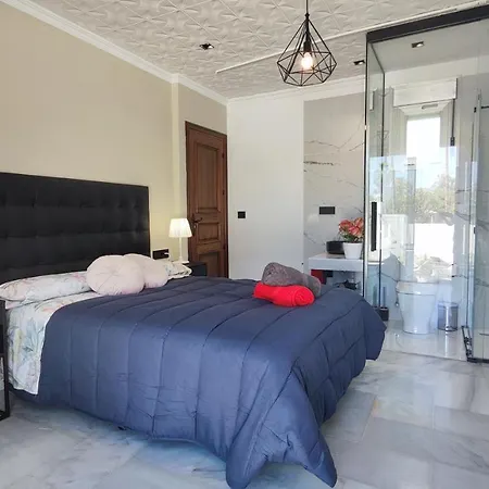 Проживание в семье Flor De Azahar